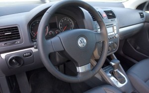 112_0804_12z2009_volkswagen_jetta_sportwageninterior_view