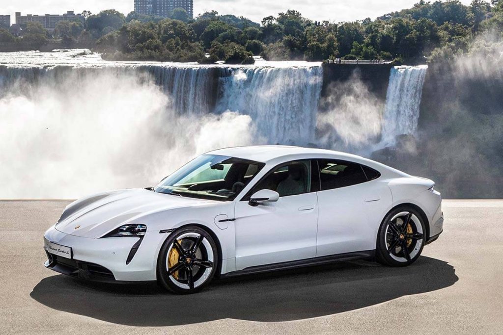 2020 World Luxury & Performance Car Award
